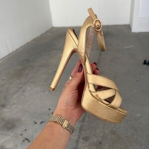 Diverse Style by Sydni Dion;  Gold Platform Heels